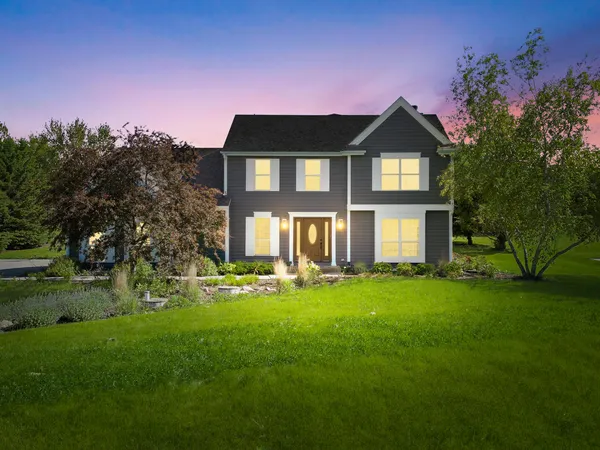 $819,999 | S25W29201 Cambrian Ridge, Genesee, WI 53188