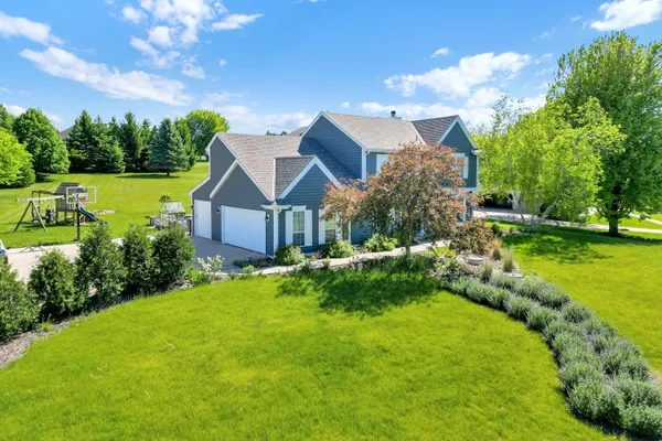 $819,999 | S25W29201 Cambrian Ridge, Genesee, WI 53188