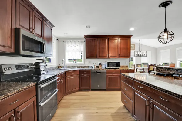 $819,999 | S25W29201 Cambrian Ridge, Genesee, WI 53188