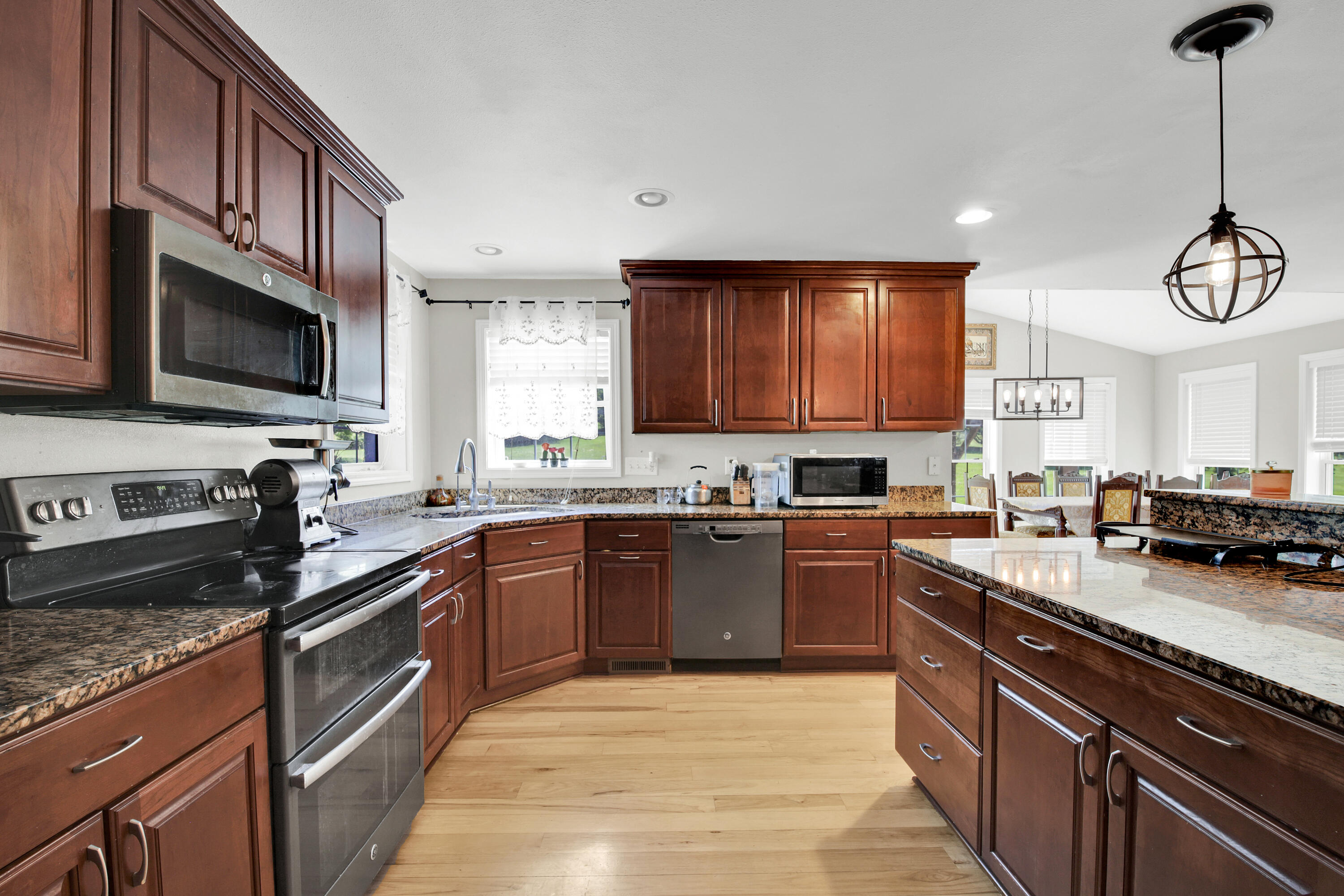 S25W29201 Cambrian Ridge Genesee, WI 53188 - Photo 26 of 48 S25W29201 Cambrian Ridge-17