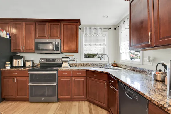 $819,999 | S25W29201 Cambrian Ridge, Genesee, WI 53188