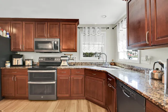 $819,999 | S25W29201 Cambrian Ridge, Genesee, WI 53188