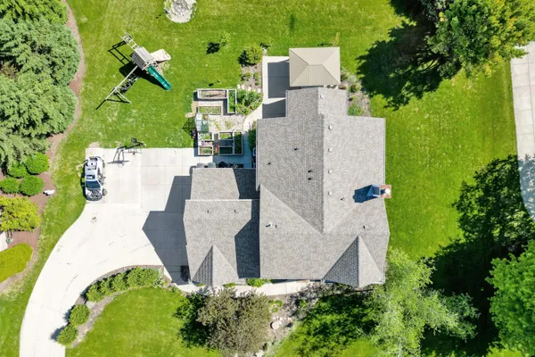 $819,999 | S25W29201 Cambrian Ridge, Genesee, WI 53188