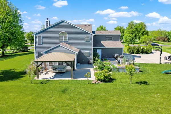 $819,999 | S25W29201 Cambrian Ridge, Genesee, WI 53188