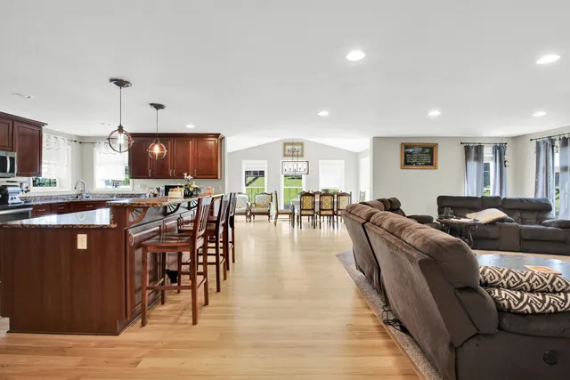 $819,999 | S25W29201 Cambrian Ridge, Genesee, WI 53188