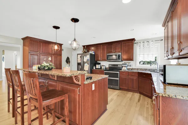 $819,999 | S25W29201 Cambrian Ridge, Genesee, WI 53188