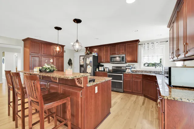 $819,999 | S25W29201 Cambrian Ridge, Genesee, WI 53188