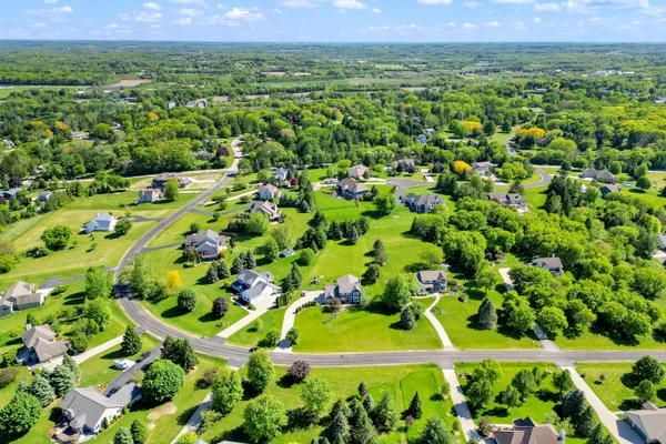 $819,999 | S25W29201 Cambrian Ridge, Genesee, WI 53188