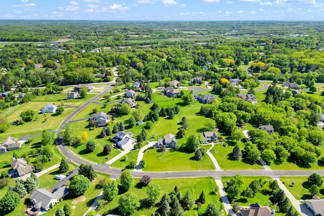 $819,999 | S25W29201 Cambrian Ridge, Genesee, WI 53188