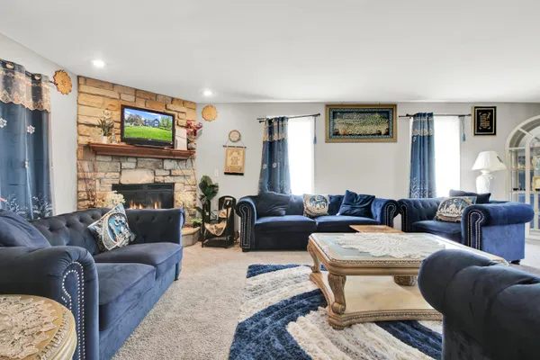 $819,999 | S25W29201 Cambrian Ridge, Genesee, WI 53188