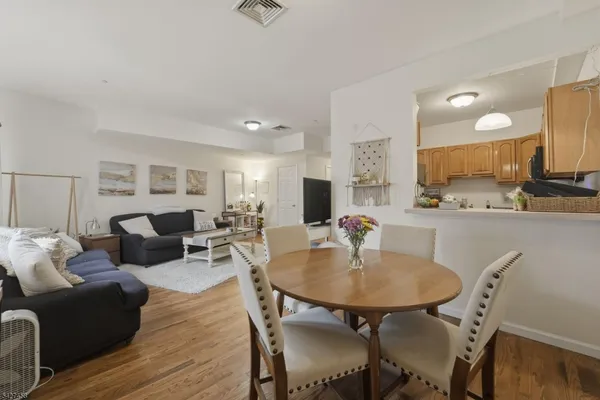 $3,300 | 307 Irvington Avenue, Unit 2B, South Orange, NJ 07079