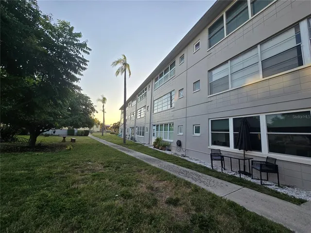 $1,875 | 211 Pasadena Avenue North, Unit 107, St. Petersburg, FL 33710