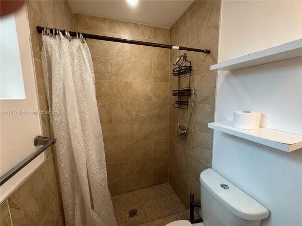 $1,300 | 320 Northeast 160th Street, Unit B, Miami, FL 33162