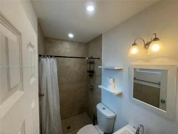 $1,300 | 320 Northeast 160th Street, Unit B, Miami, FL 33162