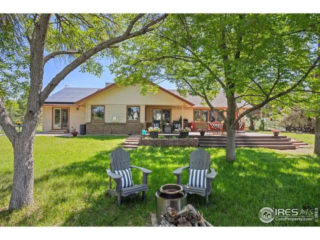 a view of outdoor space yard and patio