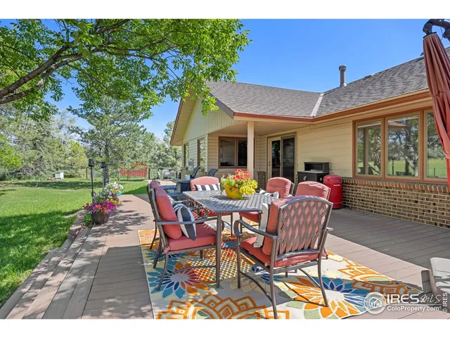a view of an outdoor sitting space