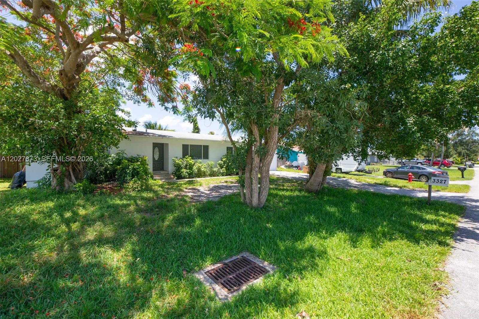 3327 Sapphire Road Lake Worth, FL 33462 - Photo 2 of 34