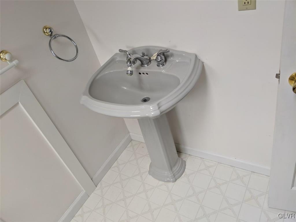 808 Maple Road Hellertown, PA 18055 - Photo 20 of 24 Gallery Image 20