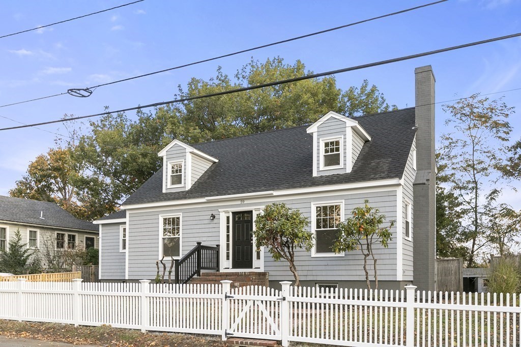 59 Overlook Road Marblehead, MA 01945 - Photo 2 of 16 front view of a house
