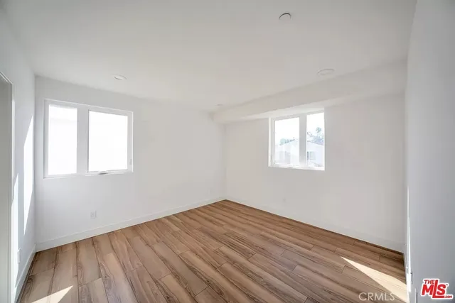 $5,995 | 2153 South West View Street, Los Angeles, CA 90016