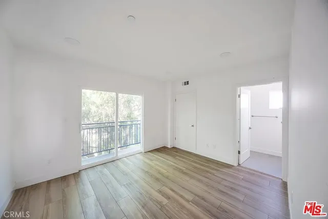 $5,995 | 2153 South West View Street, Los Angeles, CA 90016