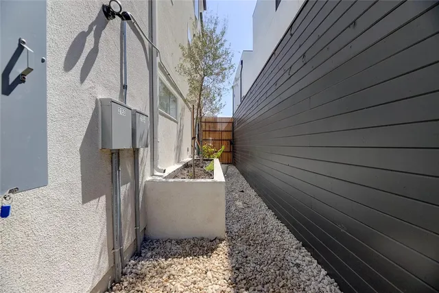 $5,995 | 2153 South West View Street, Los Angeles, CA 90016