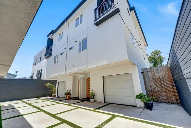 $5,995 | 2153 South West View Street, Los Angeles, CA 90016