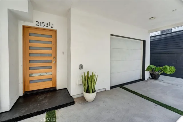 $5,995 | 2153 South West View Street, Los Angeles, CA 90016