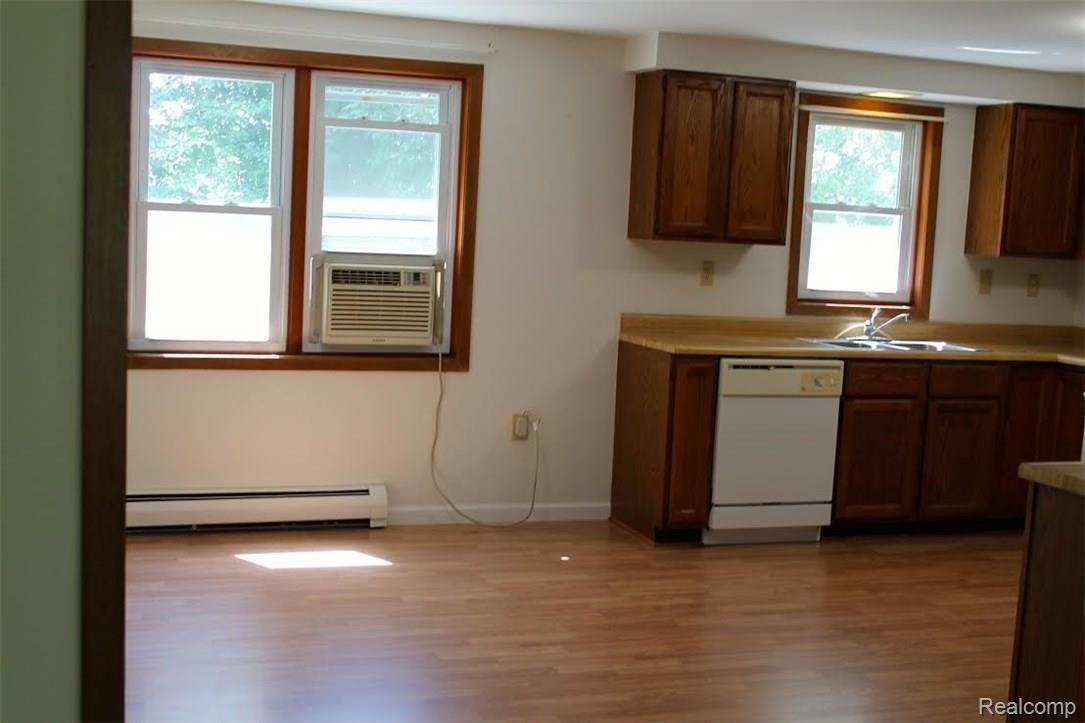 1860 Layton Road Fowlerville, MI 48836 - Photo 8 of 36 house27.jpg