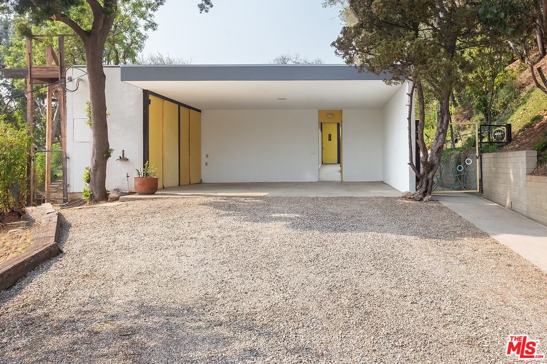 1531 North Tigertail Road Los Angeles, CA 90049 - Photo 2 of 27 a view of a house with a snow in the yard