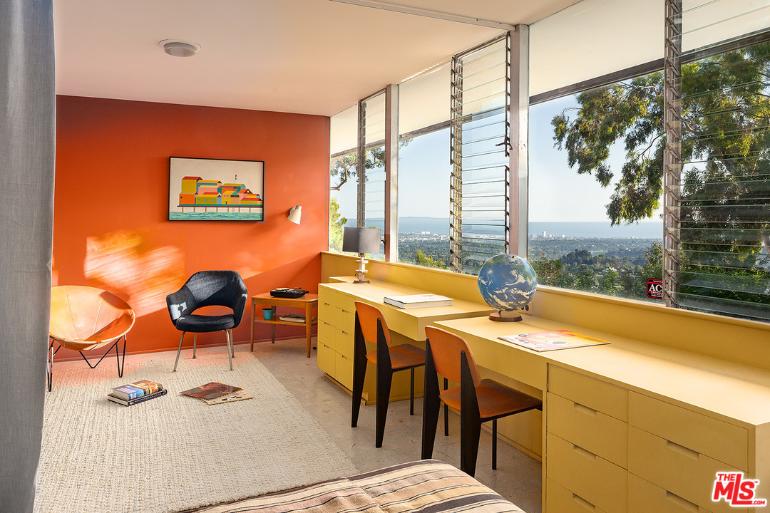 1531 North Tigertail Road Los Angeles, CA 90049 - Photo 15 of 27 a view of a patio with table and chairs