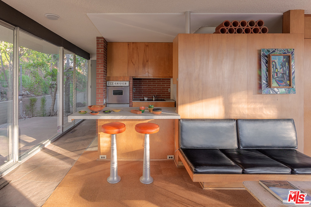1531 North Tigertail Road Los Angeles, CA 90049 - Photo 10 of 27 a kitchen with table and chairs