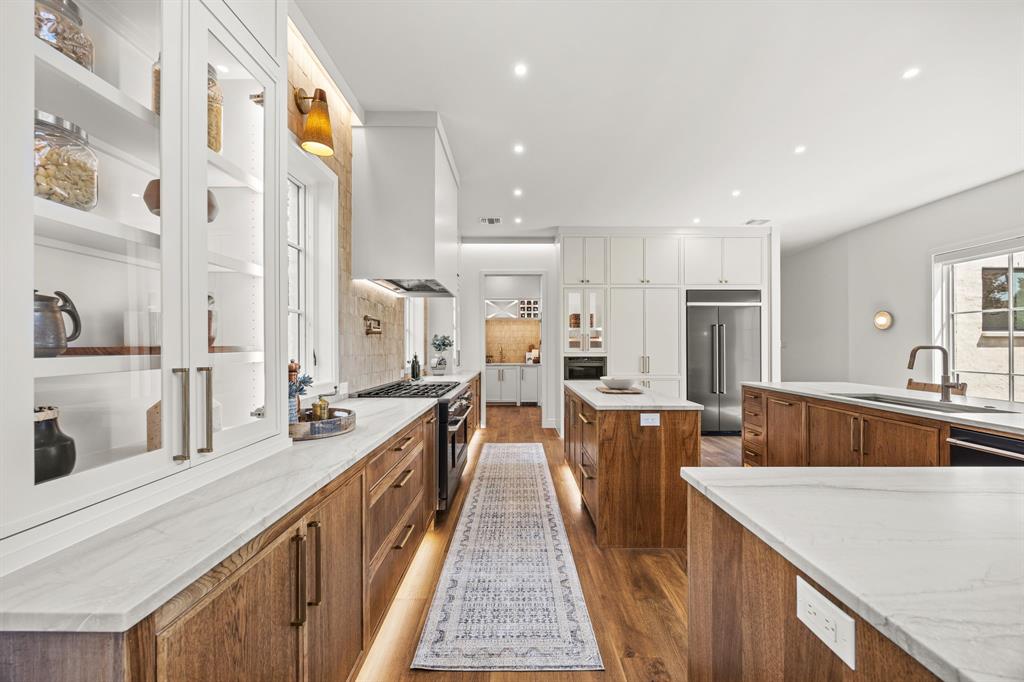 4557 Ridge Road Dallas, TX 75229 - Photo 10 of 37 a kitchen with lots of counter top space
