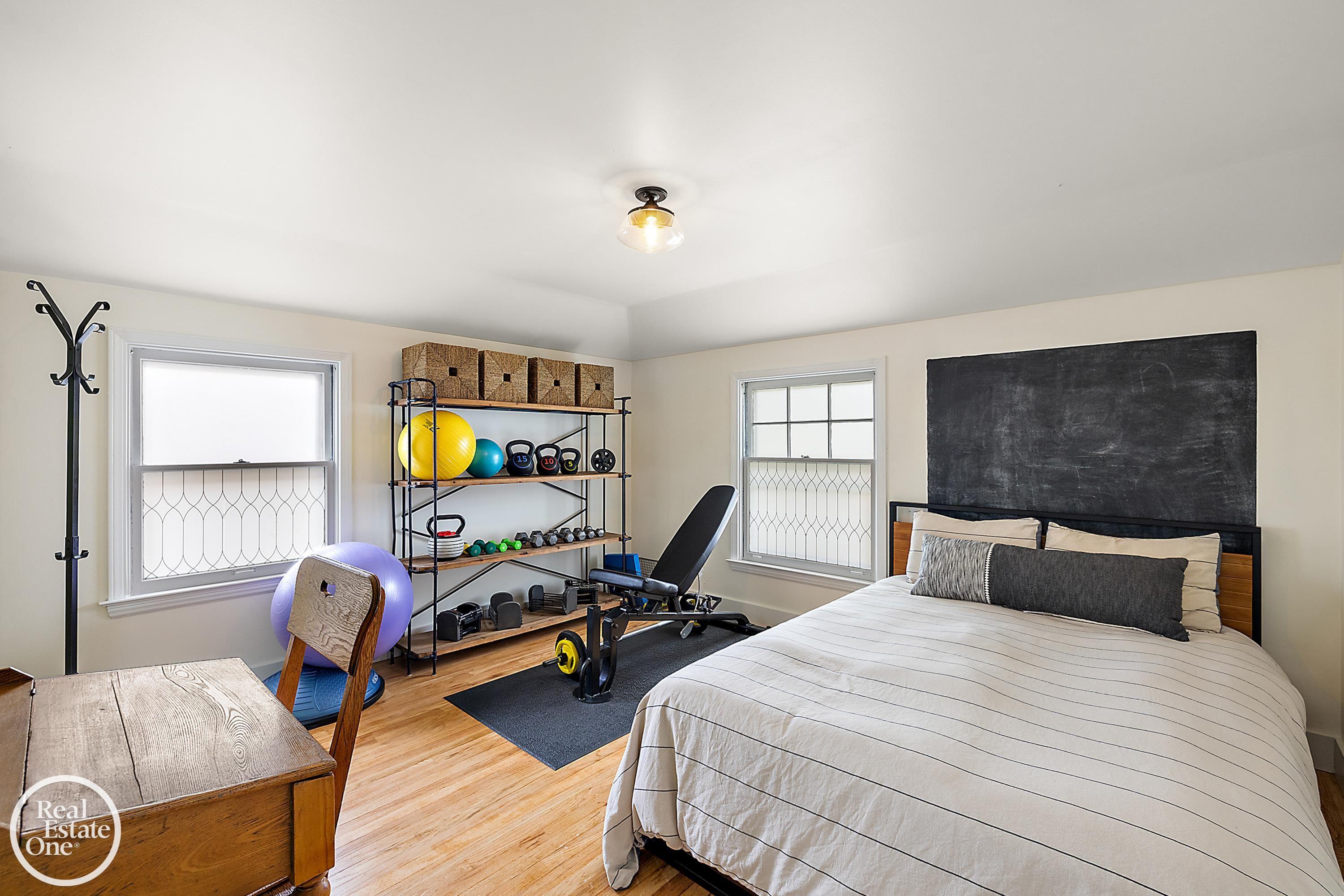 1513 Roslyn Road Grosse Pointe, MI 48236 - Photo 23 of 36 50144102-ef2b136b-25a4-4f16-b0bd-1a2fef2f74ef.JPG