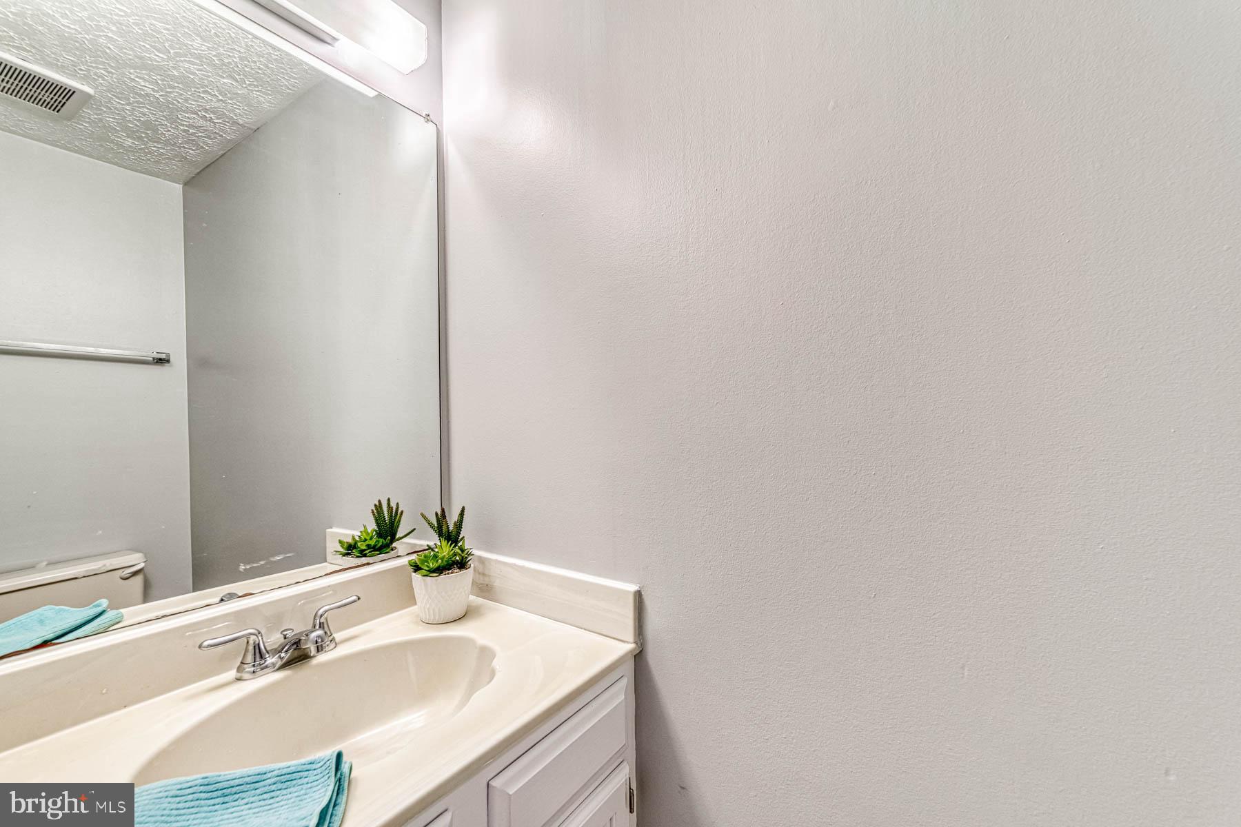 6902 Villa-Del-Rey Court Springfield, VA 22150 - Photo 12 of 31 Convenient first floor half bath