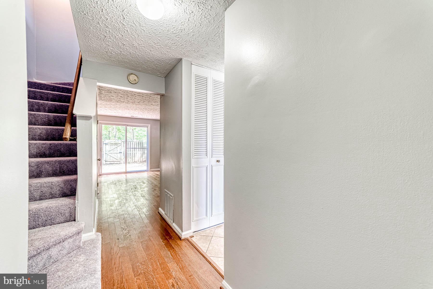 6902 Villa-Del-Rey Court Springfield, VA 22150 - Photo 4 of 31 Gallery Image 4