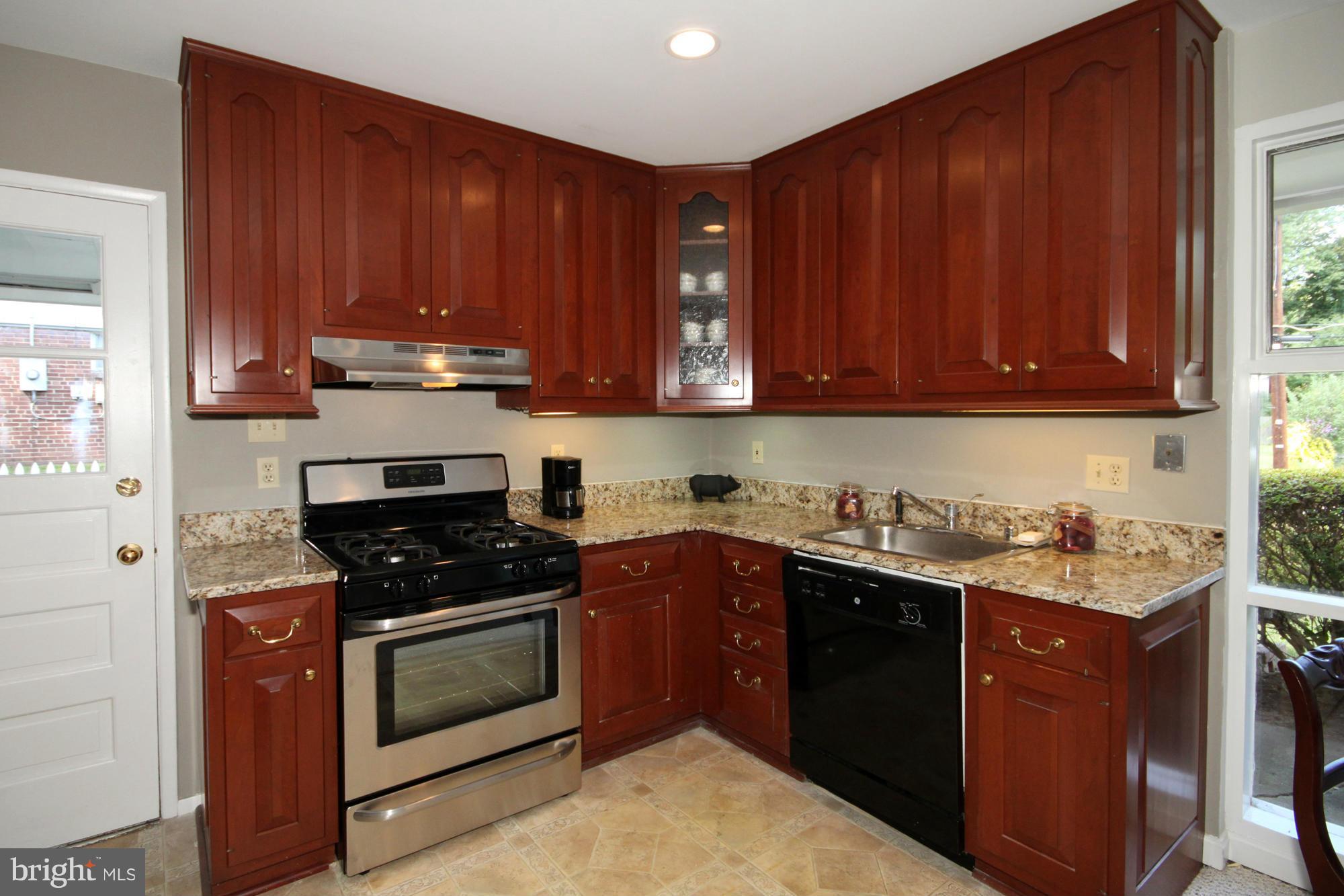 7411 Jervis Street Springfield, VA 22151 - Photo 11 of 27 Kitchen
