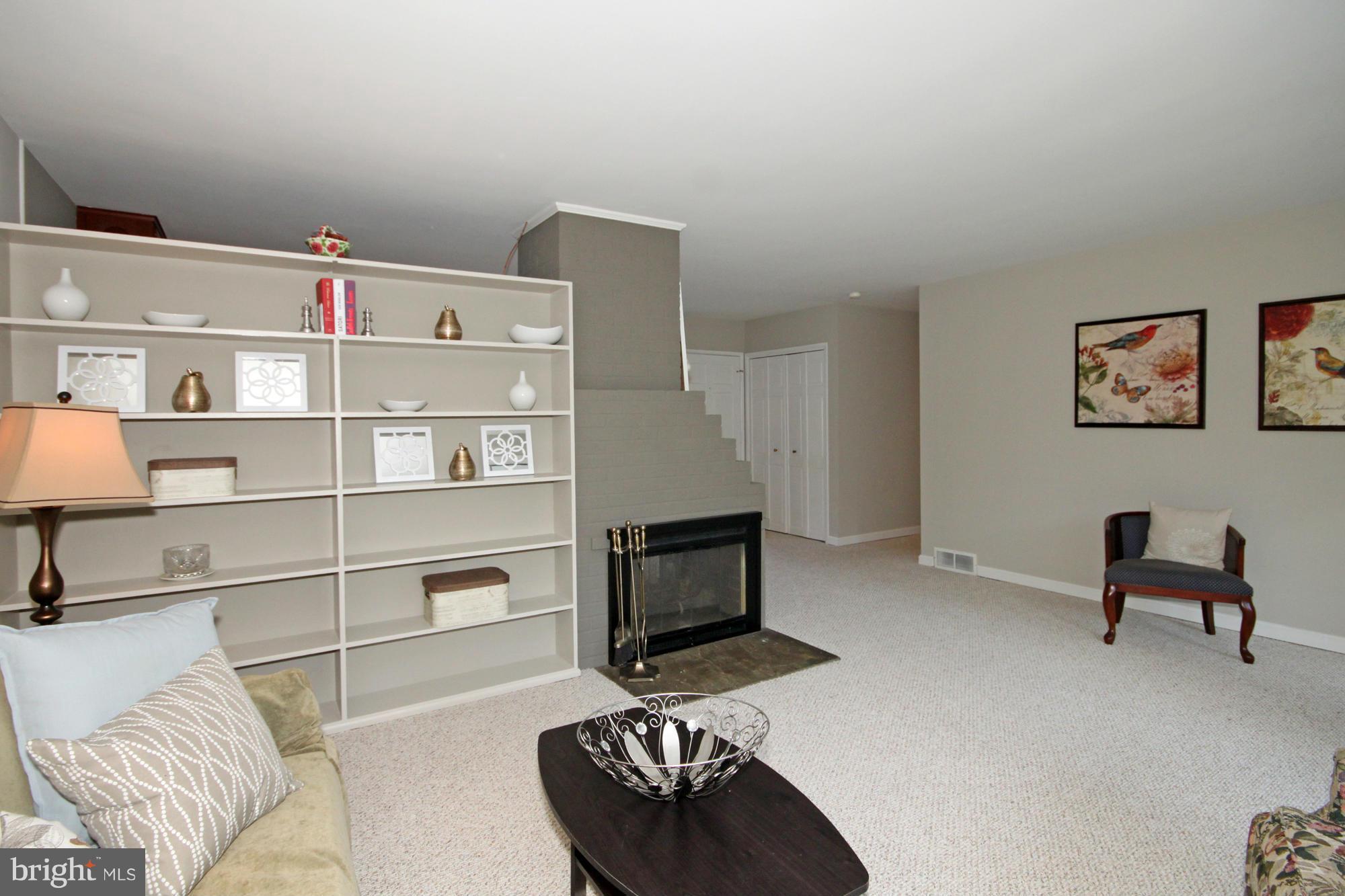 7411 Jervis Street Springfield, VA 22151 - Photo 5 of 27 Living Room