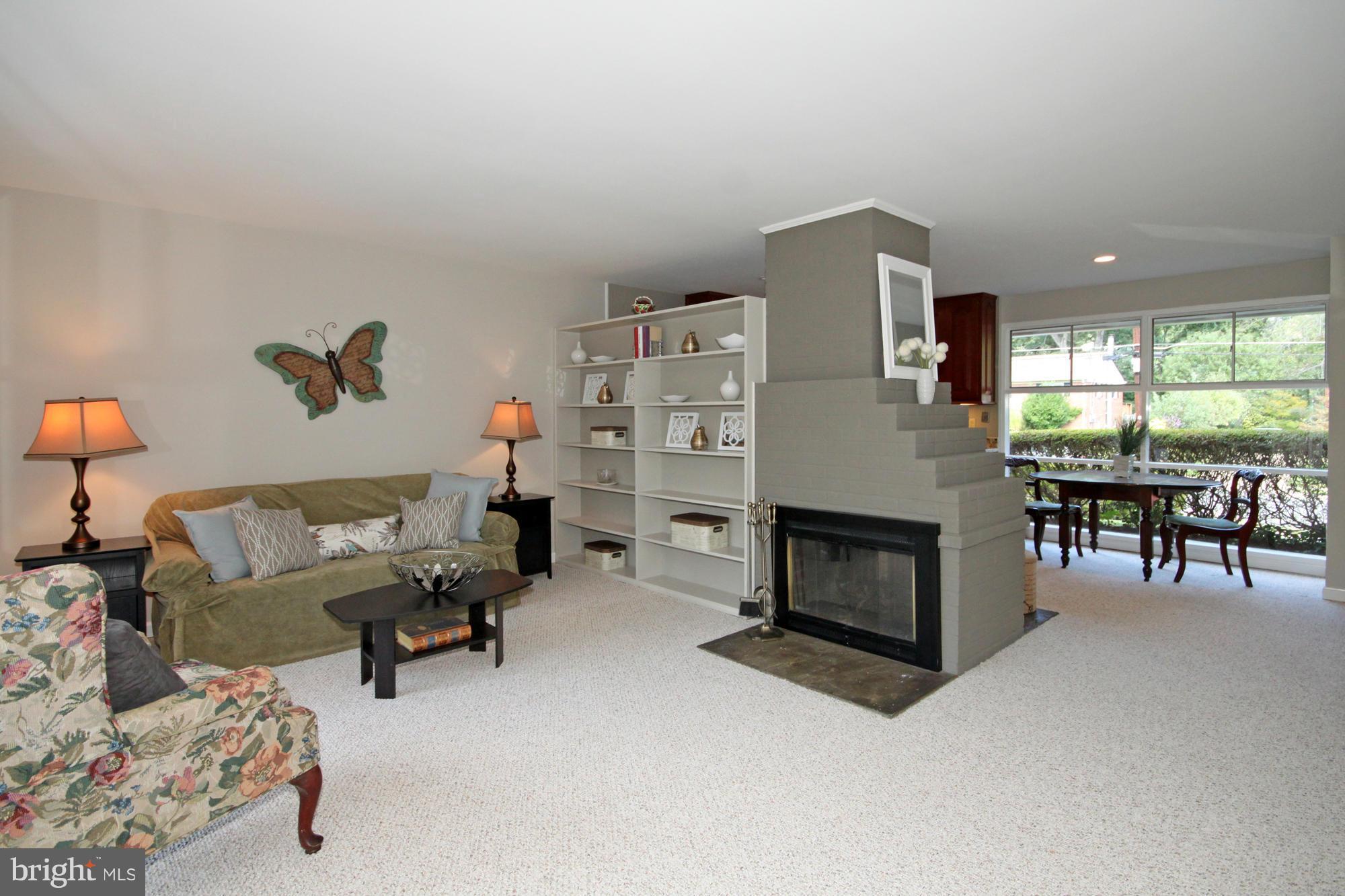 7411 Jervis Street Springfield, VA 22151 - Photo 6 of 27 Living Room