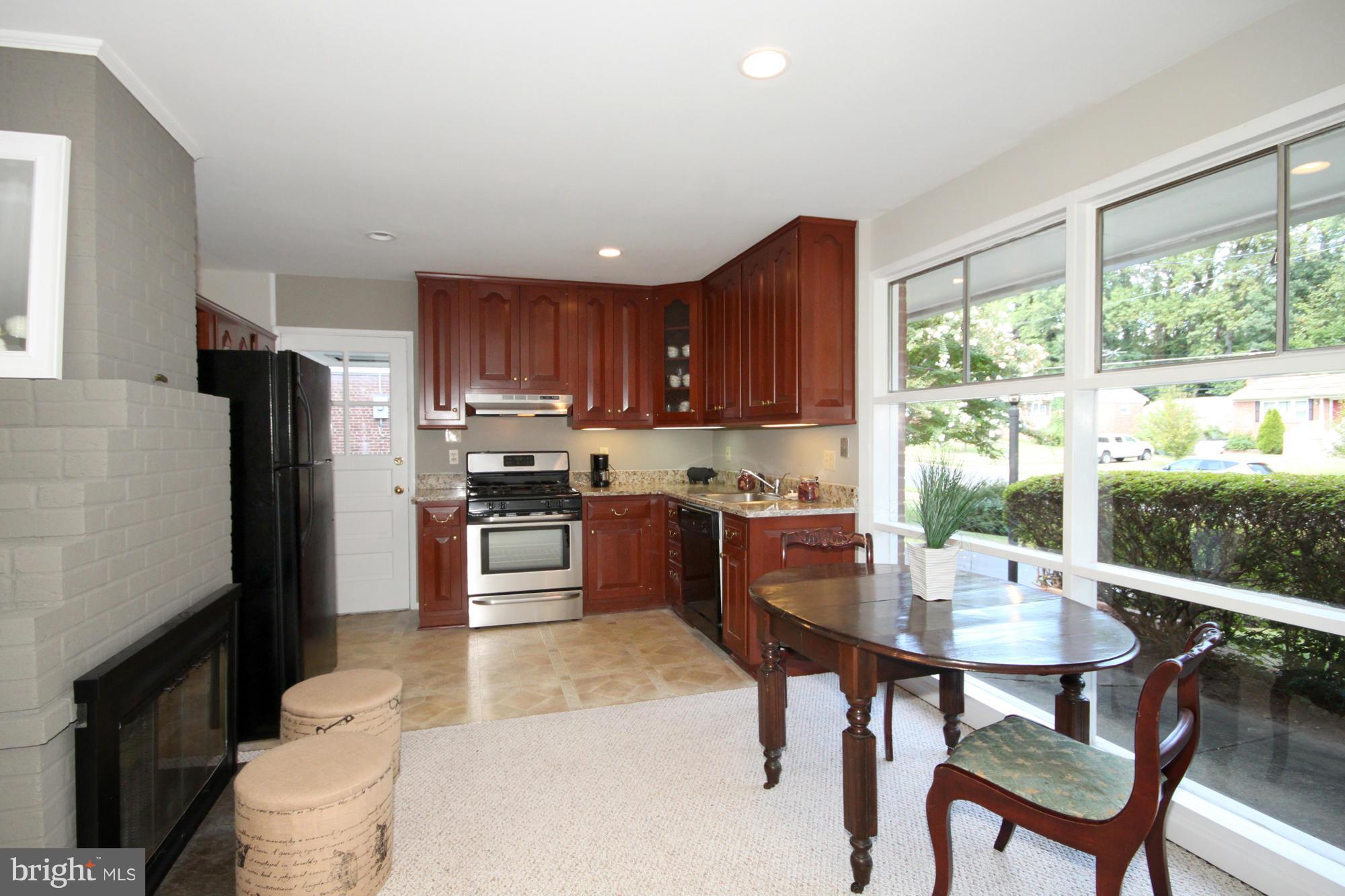 7411 Jervis Street Springfield, VA 22151 - Photo 9 of 27 Dining Room