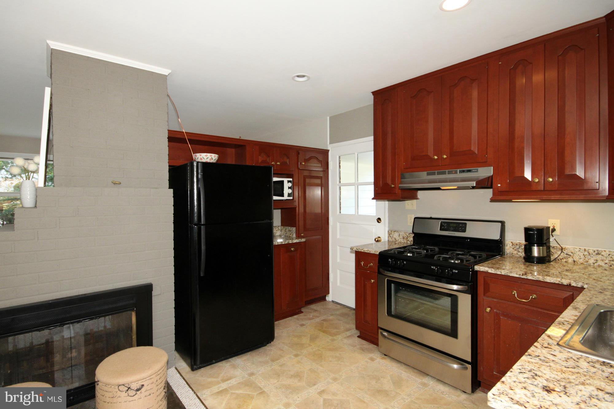7411 Jervis Street Springfield, VA 22151 - Photo 10 of 27 Kitchen