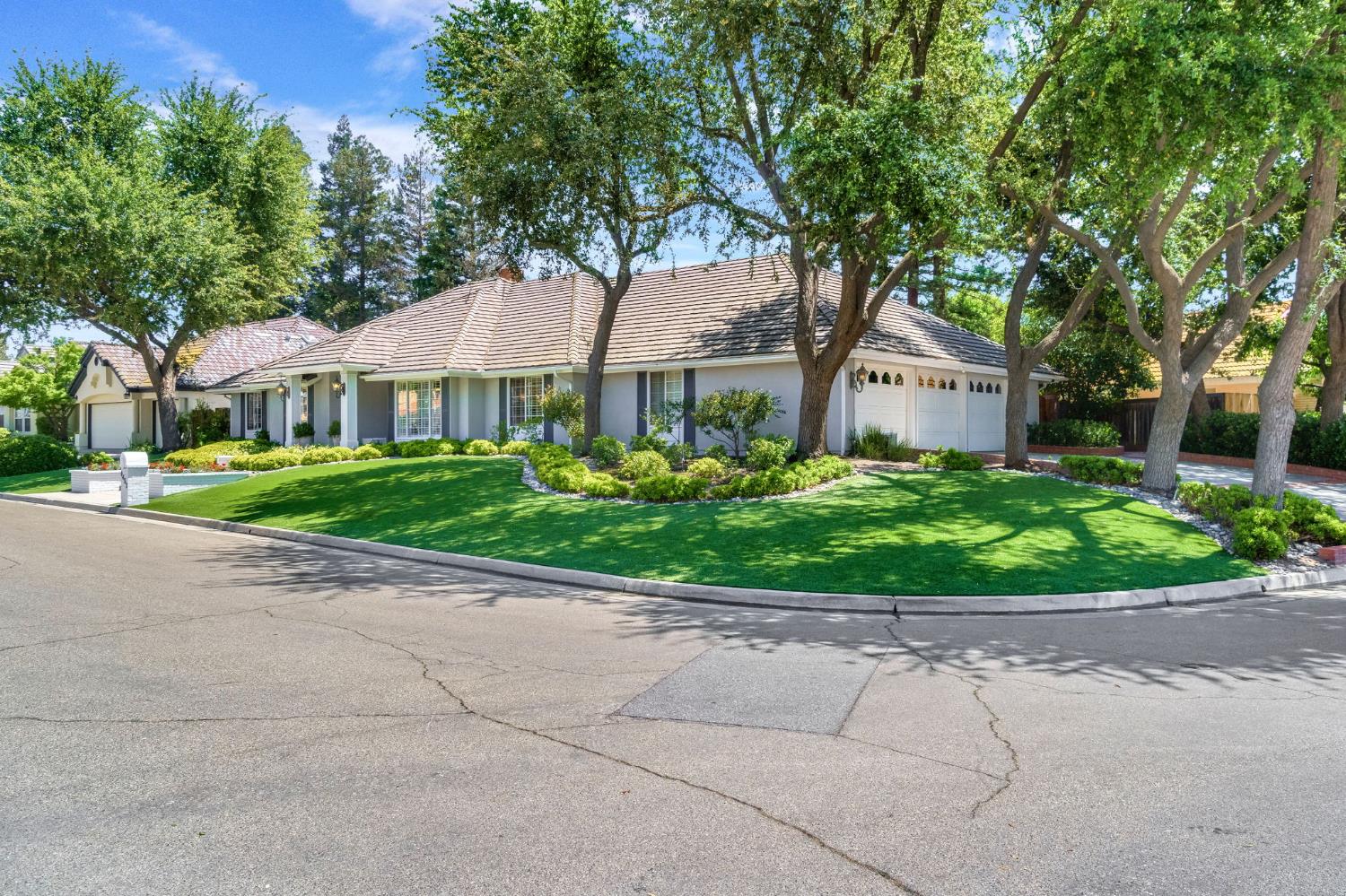 9452 North Madison Ridge Road Fresno, CA 93720 - Photo 2 of 55
