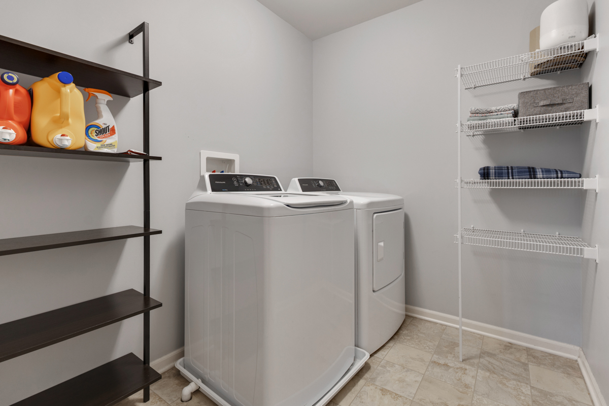 3827 Trillium Trail Elgin, IL 60124 - Photo 17 of 29 a utility room with dryer and washer