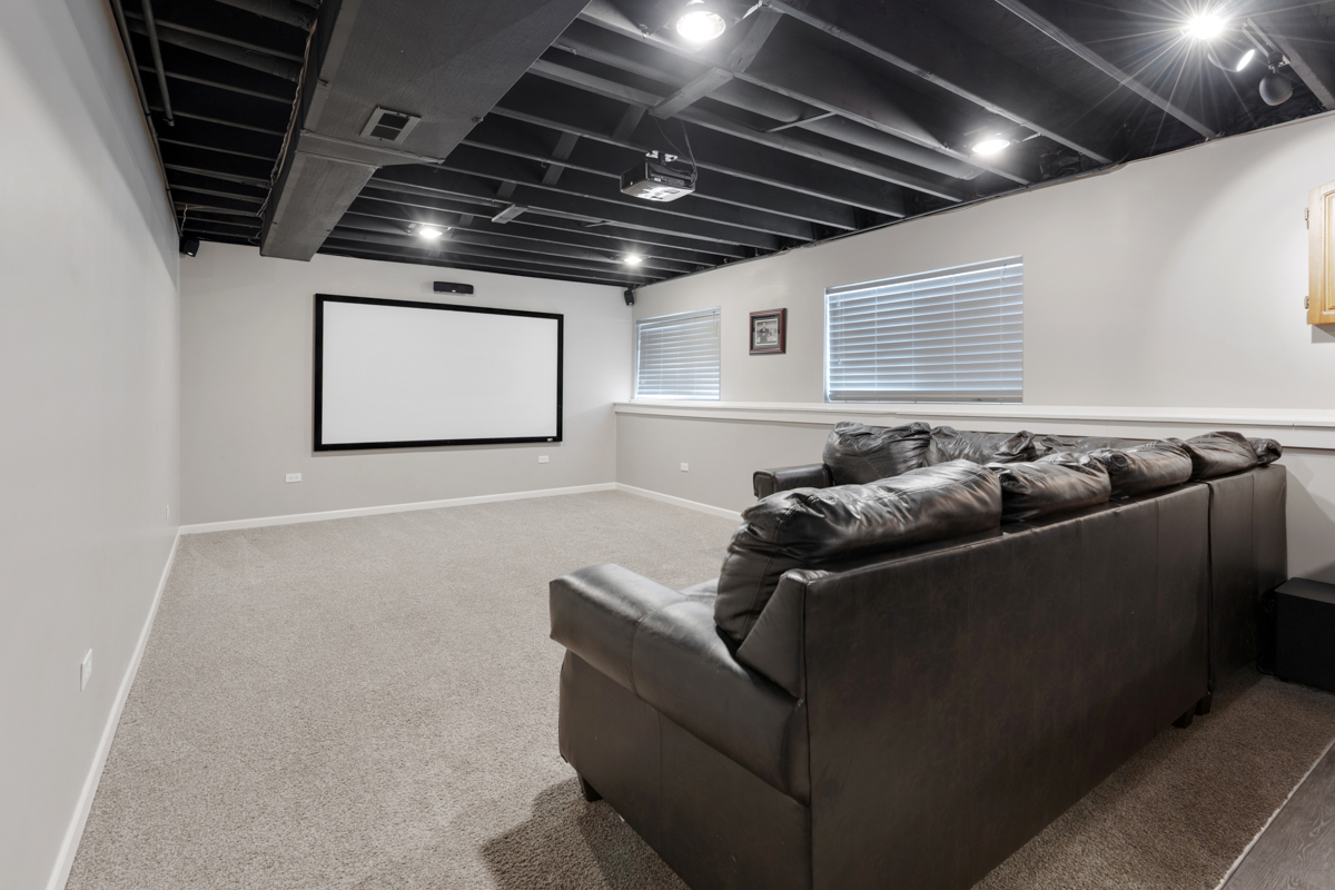 3827 Trillium Trail Elgin, IL 60124 - Photo 18 of 29 a living room with furniture