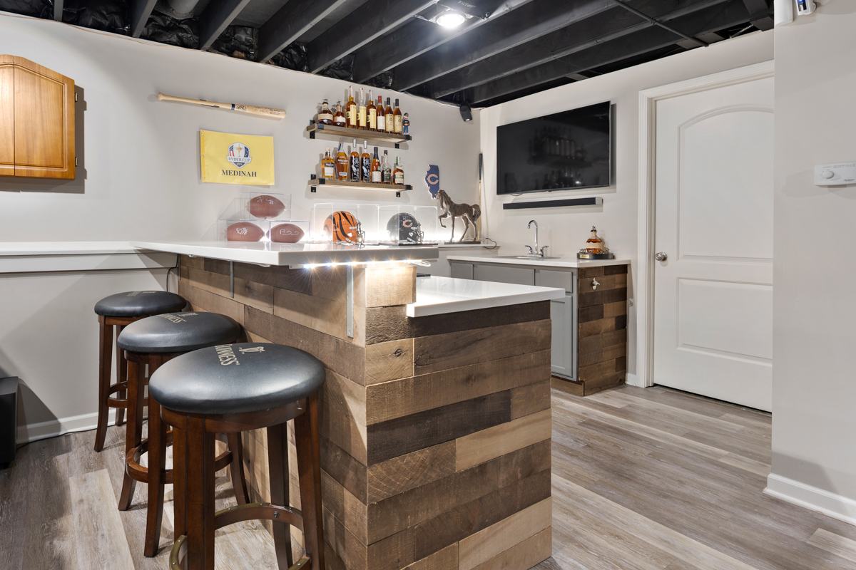 3827 Trillium Trail Elgin, IL 60124 - Photo 19 of 29 a living room with furniture and a flat screen tv
