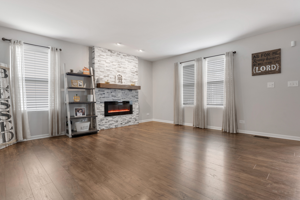 3827 Trillium Trail Elgin, IL 60124 - Photo 3 of 29 an empty room with furniture and a fireplace
