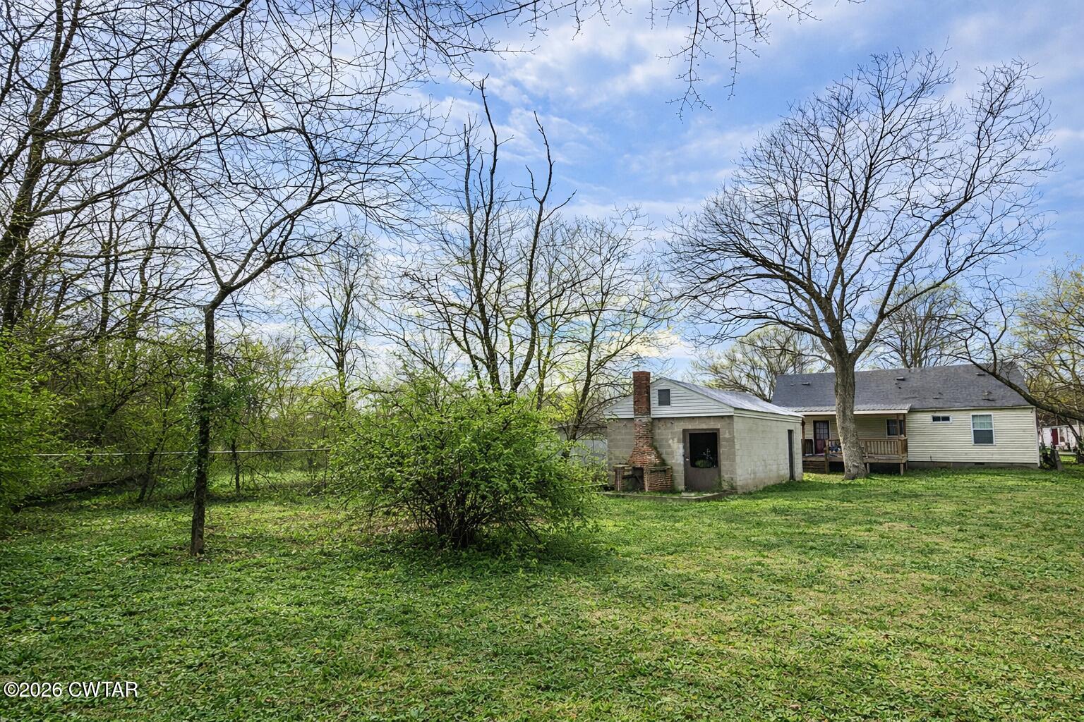 344 Phillips Street Jackson, TN 38301 - Photo 27 of 33 a front view of house with a garden