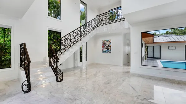 a view of an entryway with a livingroom