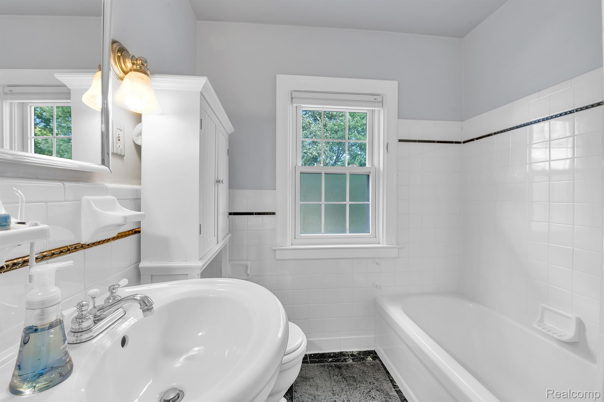 1365 Harvard Road Grosse Pointe, MI 48230 - Photo 18 of 44 Second floor full bath #1, separate tub and shower