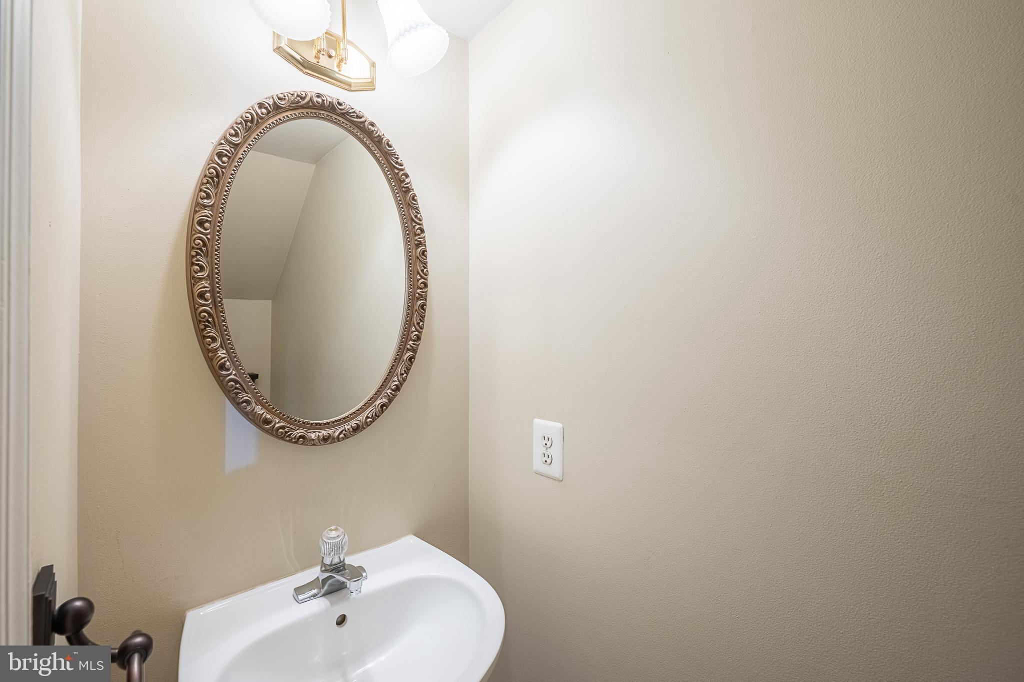 5920 Terrapin Place Alexandria, VA 22310 - Photo 34 of 67 powder room